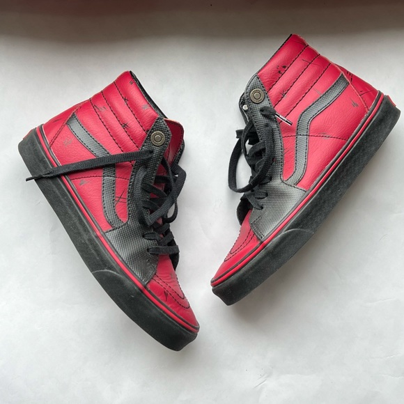 Vans Deadpool Sk8 Hi - Picture 1 of 6